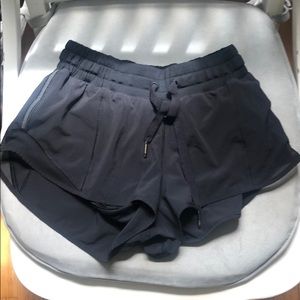 Lululemon hotty hot short - sz 2 - black